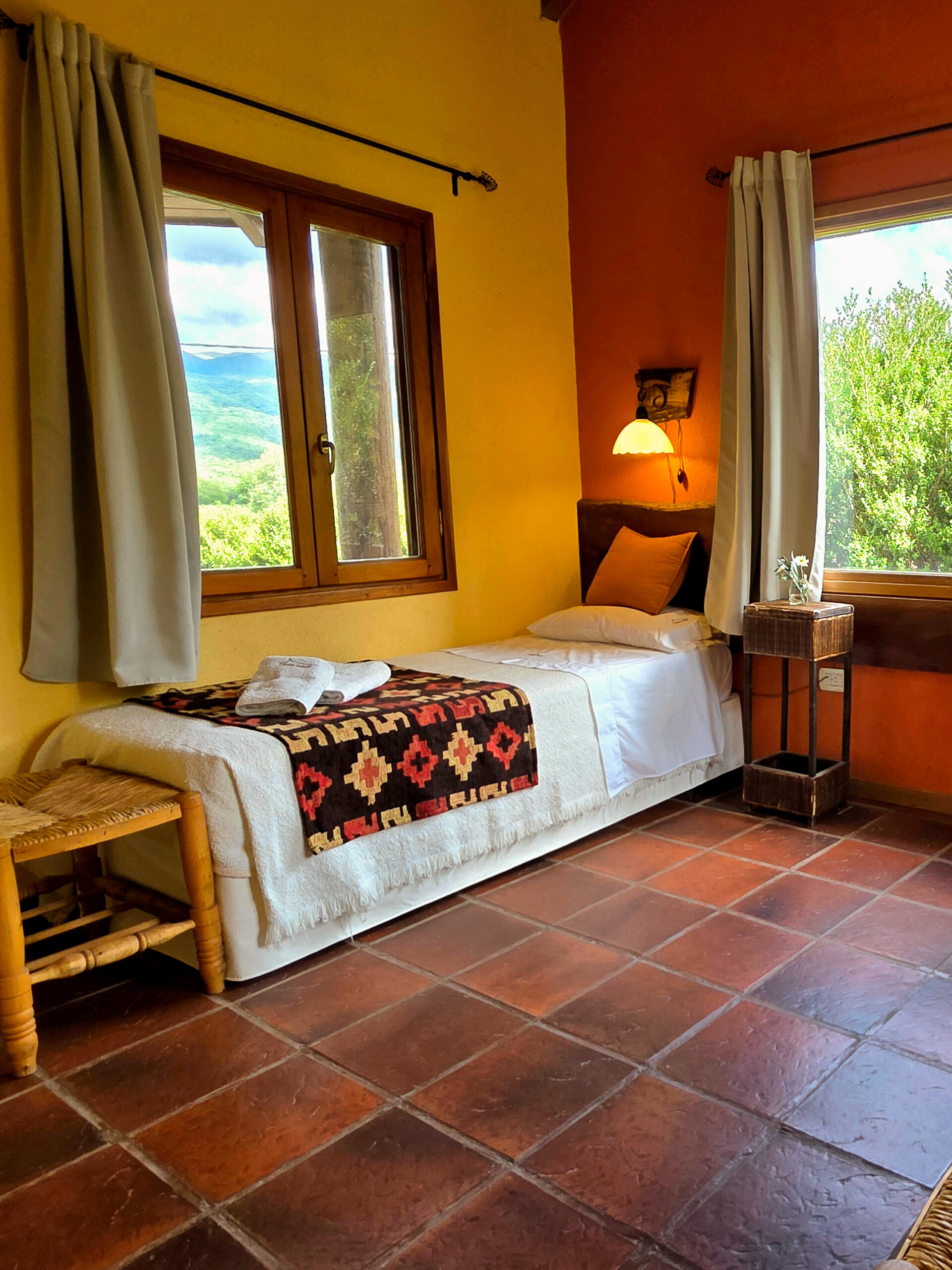 Dormitorio con camas individuales