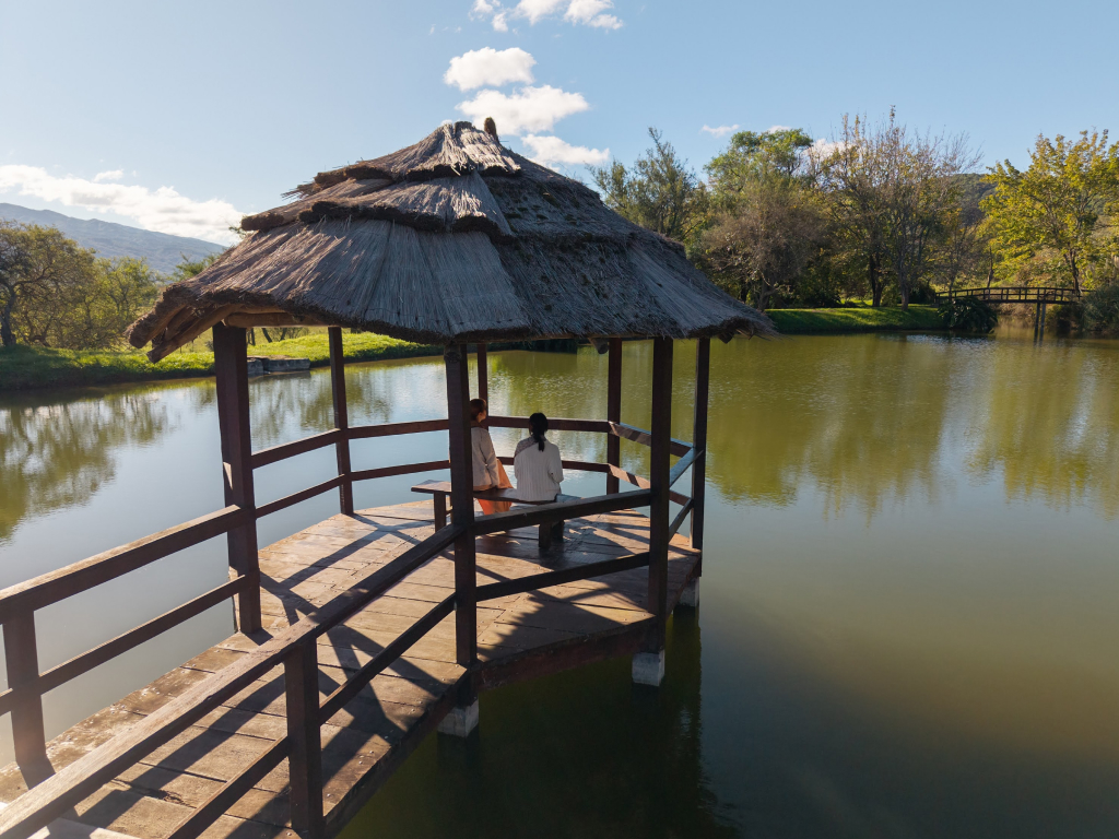 Lago con mirador — Arakuku