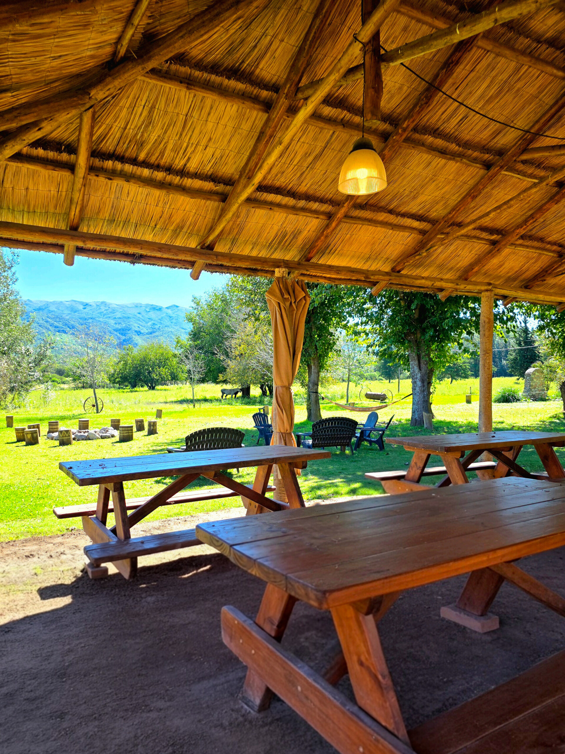 Quincho con vista a las montañas — Arakuku